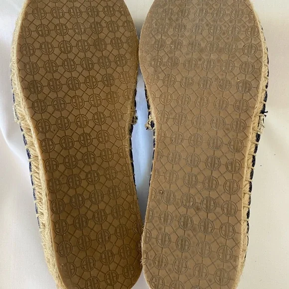 Lilly Pulitzer Lia Espadrilles in true Navy with gold sea horse  size 7 - Picture 11 of 13